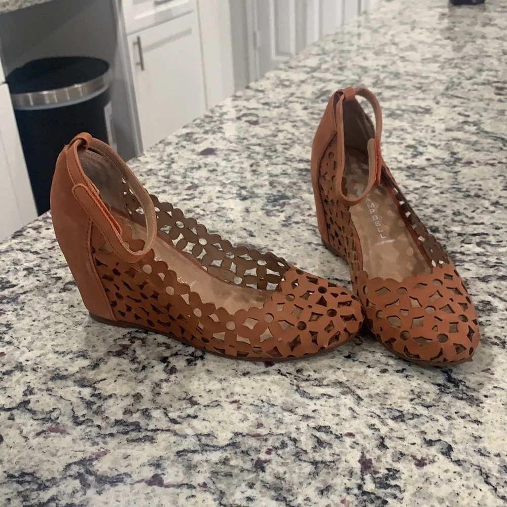 Jeffery Campbell - Picture 2 of 4